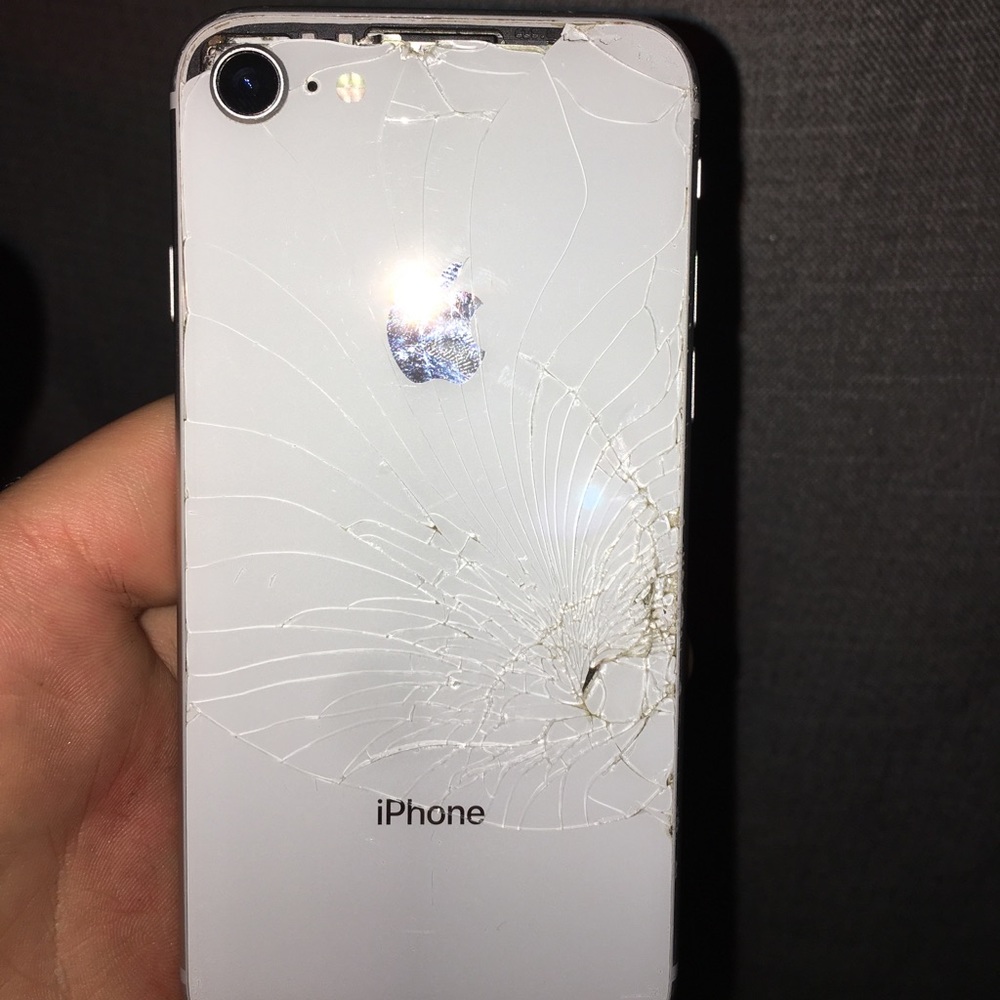 iPhone 8 - Picture 3 of 3